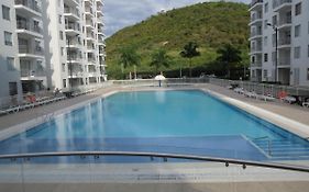 Espléndido y Fantástico Apartamento en Girardot. 4 Piscinas, WiFi, Parque infantil, Parqueadero privado.